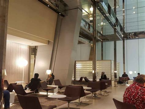 hamad international airport lounges prices.